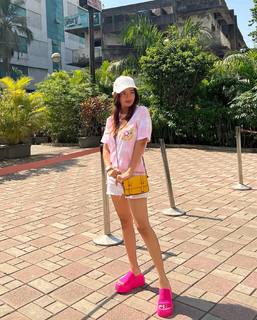 Anushka Sen feet photo thumbnail