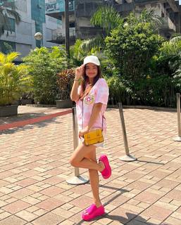 Anushka Sen feet photo thumbnail
