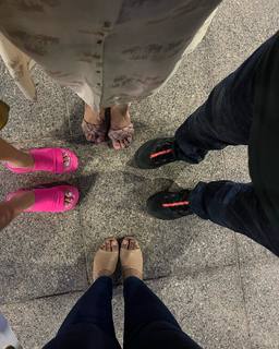 Anushka Sen feet photo thumbnail