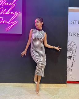 Anushka Sen feet photo thumbnail