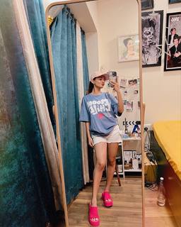 Anushka Sen feet photo thumbnail