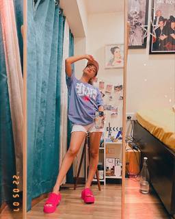 Anushka Sen feet photo thumbnail