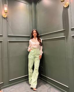 Anushka Sen feet photo thumbnail
