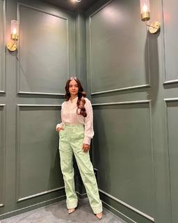 Anushka Sen feet photo thumbnail