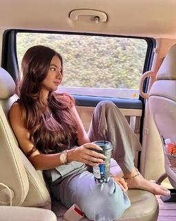 Anushka Sen feet photo thumbnail