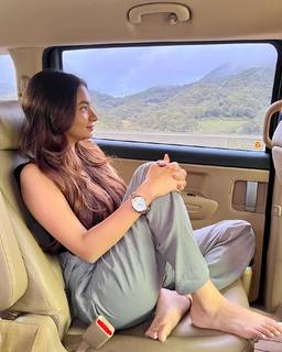 Anushka Sen feet photo thumbnail