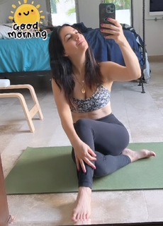 Claudia Lizaldi feet photo thumbnail