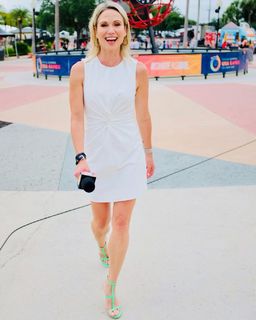Amy Robach feet photo thumbnail