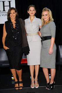Marion Cotillard feet photo thumbnail