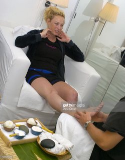 Virginia Madsen feet photo thumbnail