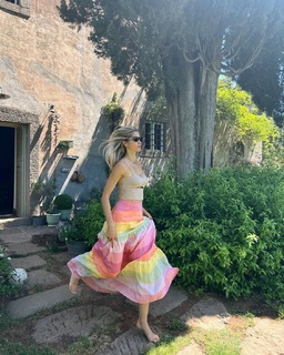 Elena Santarelli feet photo thumbnail