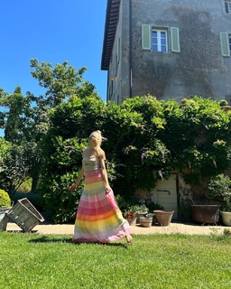 Elena Santarelli feet photo thumbnail