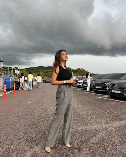 Anushka Sen feet photo thumbnail