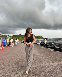 Anushka Sen feet photo thumbnail