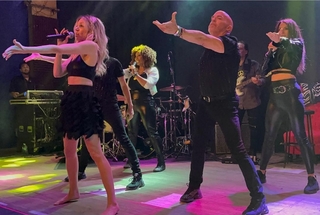 Debbie Gibson feet photo thumbnail