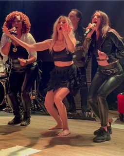 Debbie Gibson feet photo thumbnail