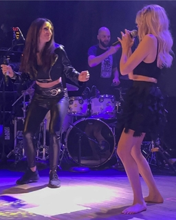 Debbie Gibson feet photo thumbnail