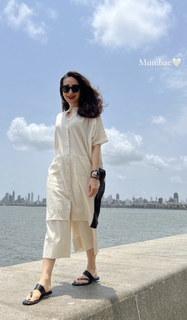 Karisma Kapoor feet photo thumbnail