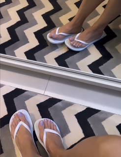 Cláudia Citroni feet photo thumbnail