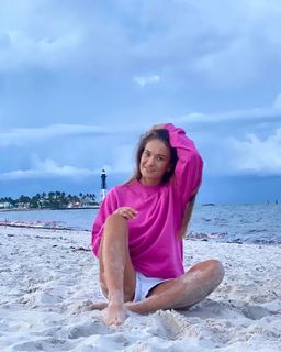 Karolina Kowalkiewicz feet photo thumbnail