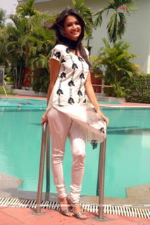 Kriti Kharbanda feet photo 5