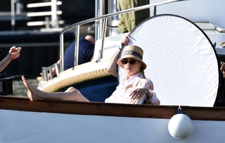 Cara Delevingne feet photo thumbnail