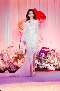 Angelababy feet photo thumbnail