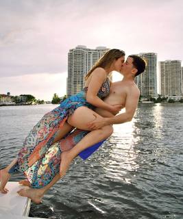 Lele Pons feet photo thumbnail