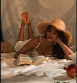 Pooja Hegde feet photo thumbnail
