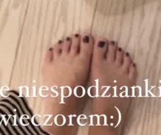 Paulina Sykut feet photo thumbnail