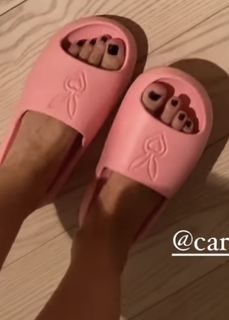 Paulina Sykut feet photo thumbnail