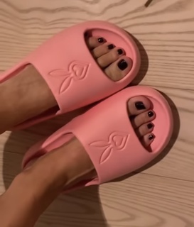 Paulina Sykut feet photo thumbnail