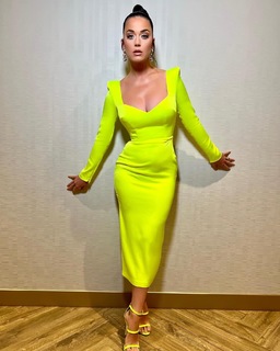 Katy Perry feet photo thumbnail