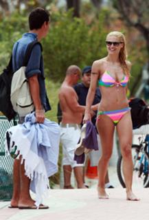 Michelle Hunziker feet photo thumbnail