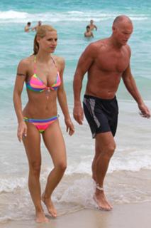 Michelle Hunziker feet photo thumbnail