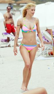 Michelle Hunziker feet photo thumbnail