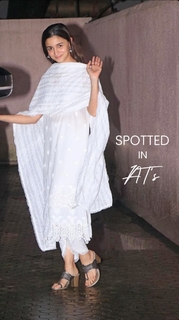 Alia Bhatt feet photo thumbnail