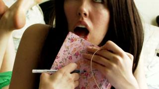 Brittani Taylor feet photo thumbnail