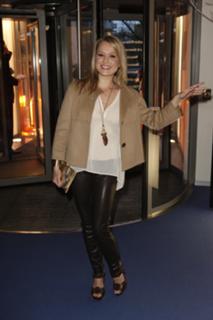 Nova Meierhenrich feet photo thumbnail