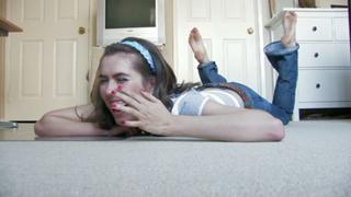Brittani Taylor feet photo thumbnail
