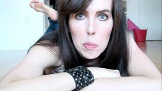 Brittani Taylor feet photo thumbnail
