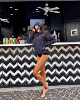 Scarlet Vas feet photo thumbnail