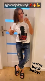 Karolina Kowalkiewicz feet photo thumbnail