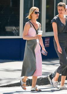 Claire Danes feet photo thumbnail