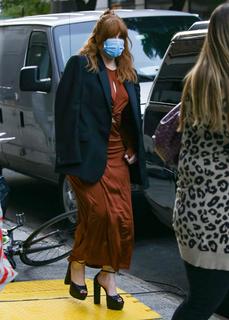 Bryce Dallas Howard feet photo thumbnail