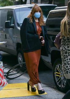 Bryce Dallas Howard feet photo thumbnail