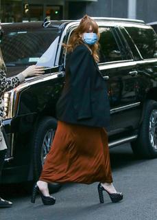 Bryce Dallas Howard feet photo thumbnail