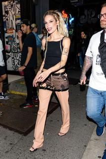 Halsey feet photo thumbnail