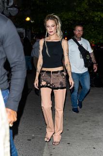 Halsey feet photo thumbnail