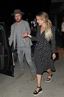 Kate Hudson feet photo thumbnail